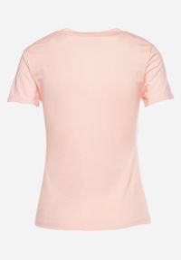 Born2be - Jasnoróżowy Bawełniany T-shirt Koszulka z Krótkim Rękawem Ozdobiona Nadrukiem i Cyrkoniami Quana. Okazja: na co dzień. Kolor: różowy. Materiał: bawełna. Długość rękawa: krótki rękaw. Długość: krótkie. Wzór: nadruk, aplikacja. Styl: casual, elegancki #6