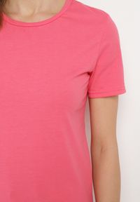 Born2be - Fuksjowy Gładki T-shirt z Krótkim Rękawem Elldora. Okazja: na co dzień. Kolor: różowy. Materiał: jeans. Długość rękawa: krótki rękaw. Długość: krótkie. Wzór: gładki. Styl: klasyczny, casual, elegancki #5