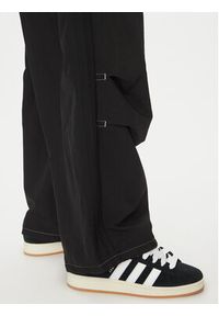 Adidas - adidas Spodnie dresowe Parachute JD5415 Czarny Loose Fit. Kolor: czarny. Materiał: syntetyk #4