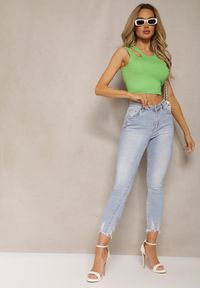 Renee - Jasnozielony Tank Top na Ramiączkach z Asymetrycznym Wycięciem Eraifa. Kolor: zielony. Materiał: prążkowany. Długość rękawa: na ramiączkach