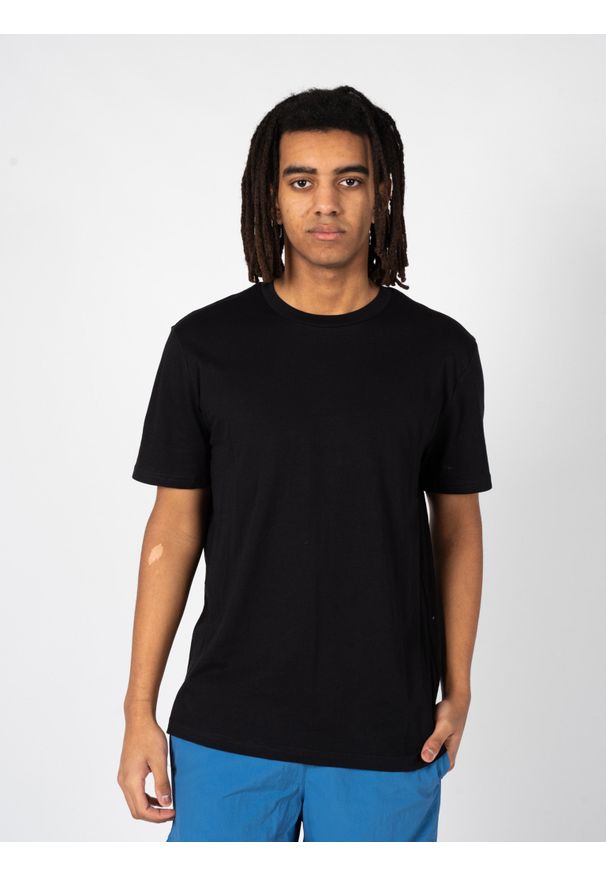 Champion T-Shirt "3-Pack" | 215965 | Mężczyzna | Czarny, Biały, Szary. Okazja: na co dzień. Kolor: biały, wielokolorowy, czarny, szary. Materiał: bawełna. Długość rękawa: krótki rękaw. Wzór: nadruk. Styl: elegancki, casual