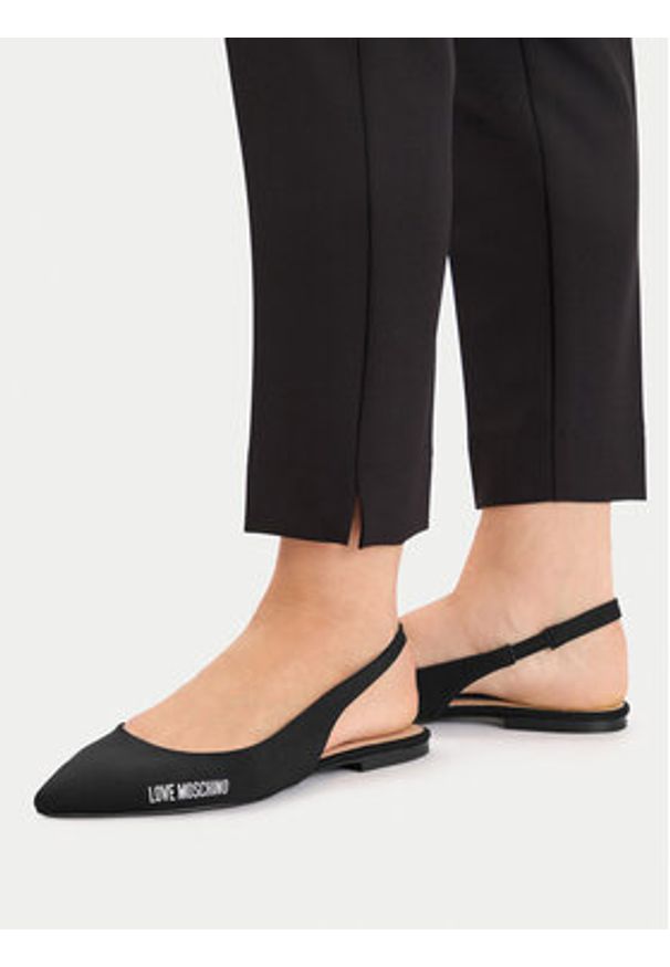 Love Moschino - LOVE MOSCHINO Baleriny JA11021G1NIM000036 Czarny. Kolor: czarny. Materiał: materiał