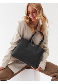 Calvin Klein Torebka Ck Must Tote Md Epi Mono K60K610628 Czarny. Kolor: czarny. Materiał: skórzane