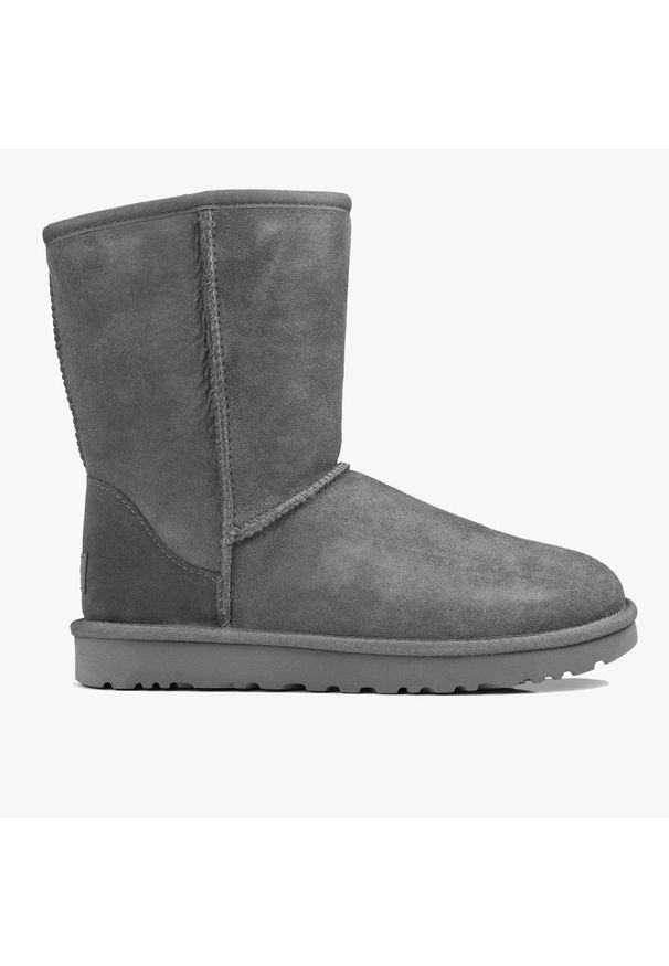 Ugg - Buty zimowe damskie UGG W Classic Short II (1016223-GREY). Okazja: na plażę. Kolor: srebrny. Materiał: materiał. Sezon: zima. Styl: młodzieżowy