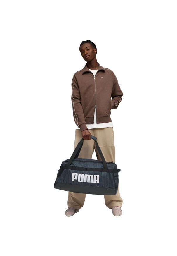 Torba Puma Challenger Aop Medium Sports Bag Pu 58L, Dla obu płci. Kolor: niebieski. Materiał: poliester, materiał. Sport: fitness