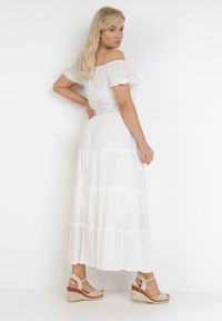 Born2be - Biała Sukienka z Wiskozy o Kroju Hiszpanki Ciririla. Okazja: na co dzień. Typ kołnierza: dekolt hiszpanka. Kolor: biały. Materiał: wiskoza. Długość rękawa: krótki rękaw. Sezon: lato. Typ sukienki: rozkloszowane. Styl: casual, elegancki #4