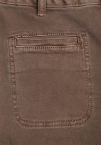 Renee - Brązowe Szerokie Jeansy High Waist z Bawełny Berinnessa. Okazja: na co dzień. Stan: podwyższony. Kolor: brązowy. Długość: krótkie. Styl: casual #3