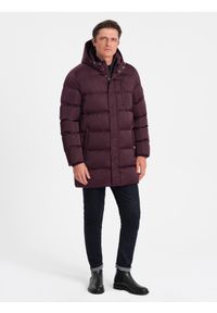 Ombre Clothing - Długa zimowa kurtka męska pikowana o satynowym wykończeniu - bordowa V4 OM-JALJ-0147 - XL. Kolor: czerwony. Materiał: satyna. Długość: długie. Wzór: nadruk. Sezon: zima. Styl: elegancki