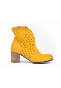 Zapato - ażurowe botki na słupku - skóra naturalna - model 502 - kolor żółty (41). Kolor: żółty. Materiał: skóra. Wzór: ażurowy. Obcas: na słupku #1