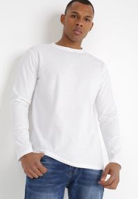 Born2be - Biały Longsleeve Panamna. Kolor: biały. Materiał: bawełna. Długość rękawa: długi rękaw. Długość: długie. Wzór: jednolity, gładki. Styl: klasyczny #1