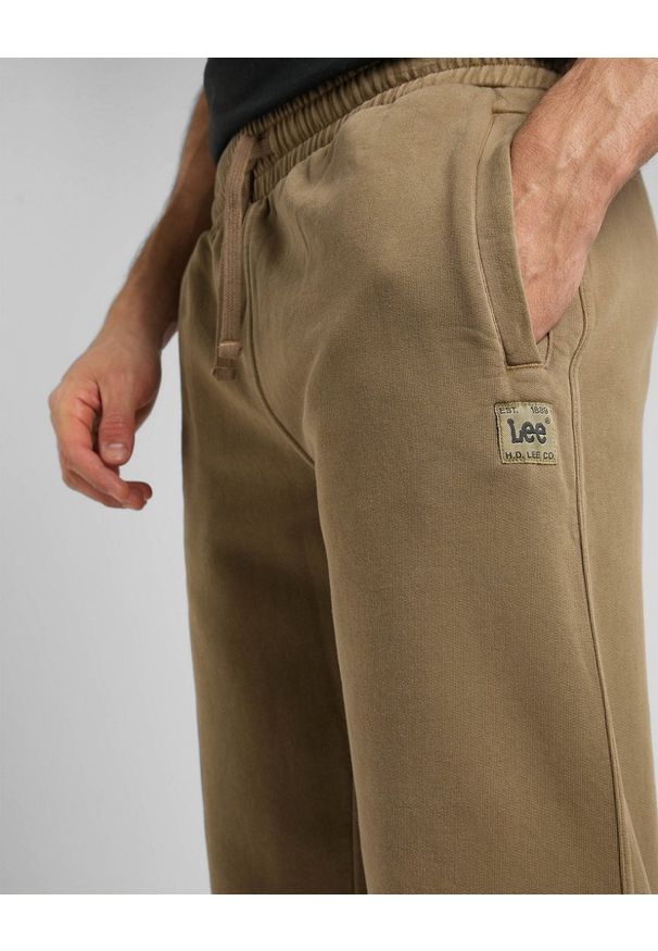 Lee - LEE SWEAT PANT MĘSKIE SPODNIE DRESOWE DRESY AMMONITE L74LTJ85 112322424. Materiał: dresówka