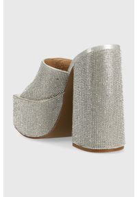 Steve Madden klapki Trixie-R damskie kolor srebrny na słupku SM11002263. Kolor: srebrny. Materiał: guma. Obcas: na słupku. Wysokość obcasa: średni #4