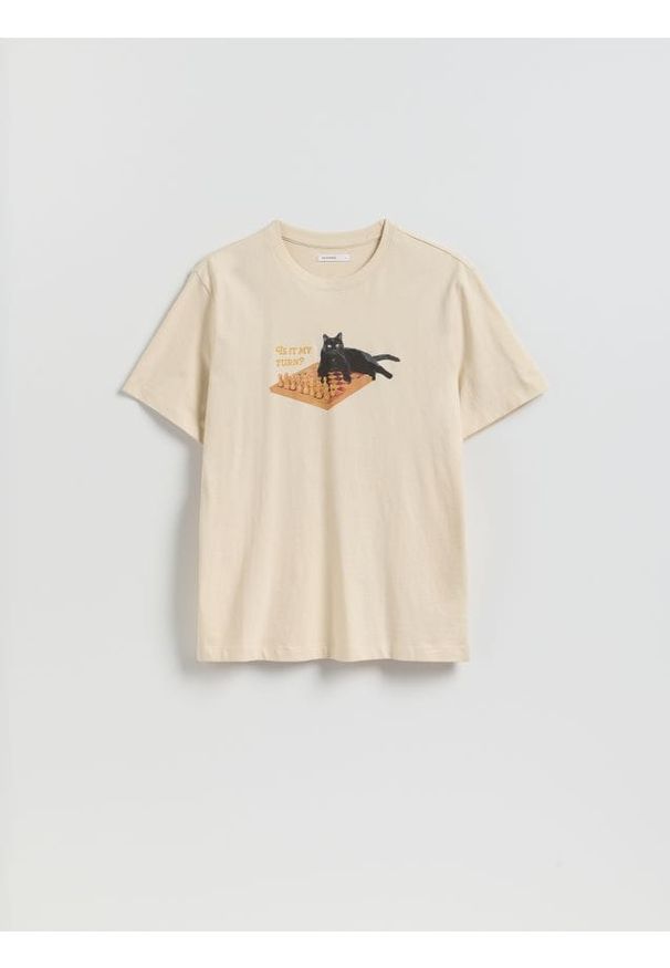 Reserved - T-shirt regular z nadrukiem - beżowy. Kolor: beżowy. Materiał: dzianina, bawełna. Wzór: nadruk