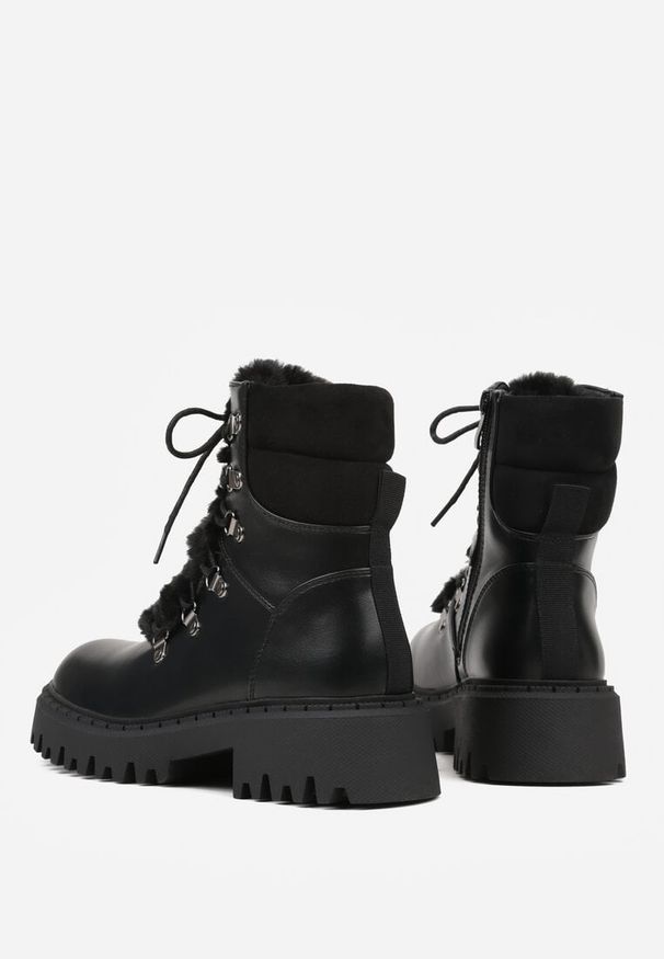 Renee - Czarne Trapery w Casualowym Stylu z Futerkowym Zdobieniem na Języku Taniapea. Okazja: na co dzień. Zapięcie: sznurówki. Kolor: czarny. Materiał: jeans, puch. Szerokość cholewki: normalna. Wzór: aplikacja. Styl: klasyczny, casual, street