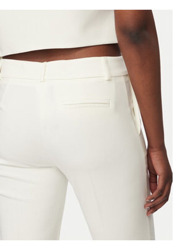 Rinascimento Spodnie materiałowe CFC0128638003 Biały Slim Fit. Kolor: biały. Materiał: syntetyk