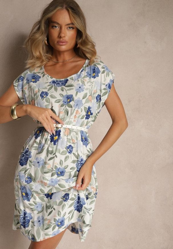 Renee - Niebieska Rozkloszowana Sukienka z Bawełną w Kwiaty Talisenia. Okazja: na co dzień. Kolor: niebieski. Materiał: bawełna. Wzór: kwiaty. Sezon: lato, wiosna. Styl: elegancki, casual