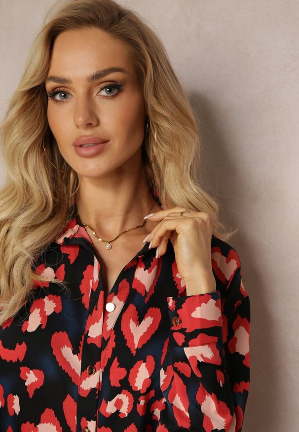 Renee - Czarna Koszula w Cętki Phoima. Typ kołnierza: kołnierzyk klasyczny. Kolor: czarny. Materiał: tkanina. Styl: klasyczny
