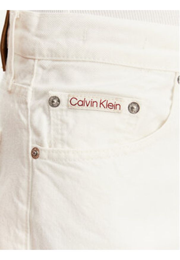 Calvin Klein Jeans Szorty jeansowe J20J225201 Biały Relaxed Fit. Kolor: biały. Materiał: bawełna