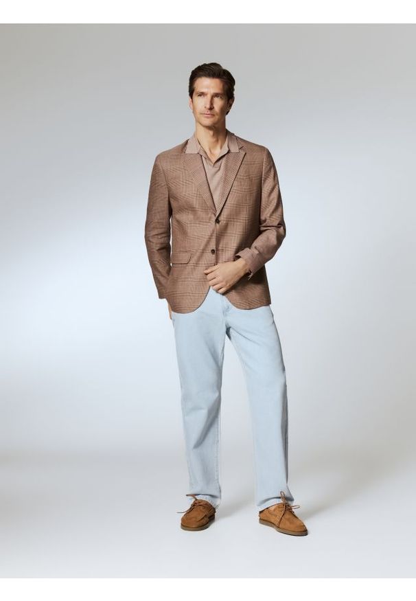 Reserved - Marynarka regular fit w kratę - brązowy. Kolor: brązowy. Materiał: tkanina, len