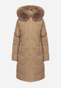 Born2be - Ciemnobeżowa Kurtka Pikowana o Długim Fasonie z Kapturem i Futrem Vertizola. Okazja: na spacer, na co dzień. Typ kołnierza: kaptur. Kolor: beżowy. Materiał: futro. Długość: długie. Styl: casual, elegancki #6