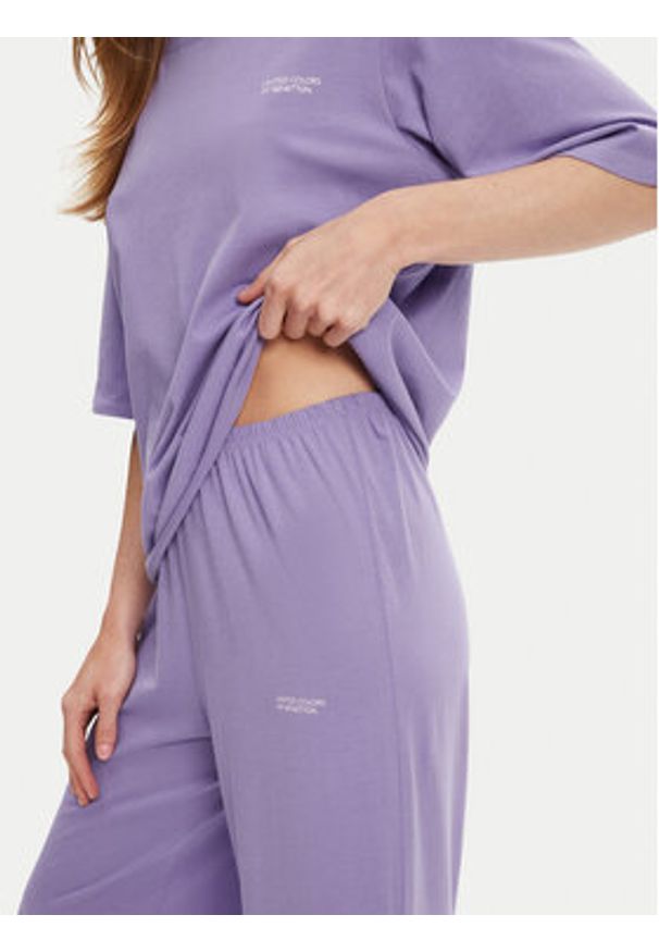 United Colors of Benetton - United Colors Of Benetton Piżama 35VB3P03P Fioletowy Loose Fit. Kolor: fioletowy. Materiał: bawełna