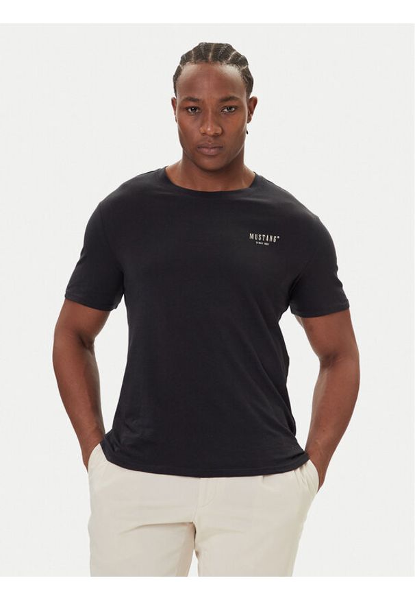 Mustang T-Shirt Austin 1016857 Czarny Regular Fit. Kolor: czarny. Materiał: bawełna