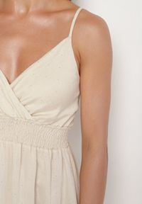 Born2be - Beżowa Wiskozowa Sukienka z Kopertowym Dekoltem Arileme. Kolor: beżowy. Materiał: wiskoza. Długość rękawa: na ramiączkach. Typ sukienki: kopertowe. Styl: wizytowy, klasyczny, elegancki #5