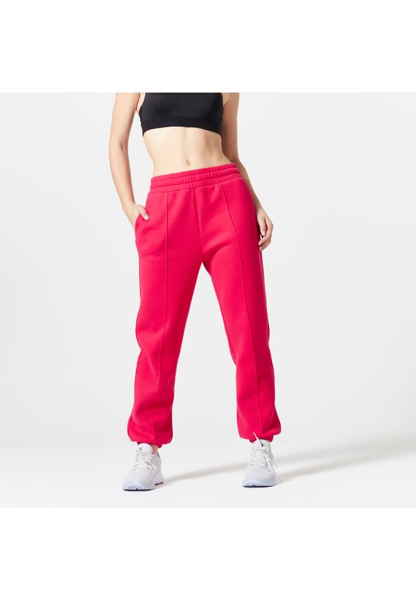 DOMYOS - Spodnie dresowe damskie Domyos Gym & Pilates 500. Kolor: różowy. Materiał: poliester, materiał, bawełna. Sport: joga i pilates