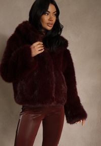 Renee - Bordowa Kurtka Futerko z Nieodpinanym Kapturem Vetisala. Okazja: na co dzień. Kolor: czerwony. Materiał: futro. Styl: elegancki, casual #1