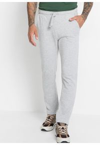 bonprix - Spodnie sportowe z miękką warstwą spodnią i równym dołem. Okazja: na co dzień. Kolor: czarny. Materiał: dzianina, dresówka. Styl: sportowy #1