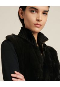 Luisa Spagnoli - LUISA SPAGNOLI - Kamizelka z futerkiem Marcante. Kolor: czarny. Materiał: futro #3