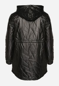 Born2be - Czarna Kurtka Pikowana Parka z Nieodpinanym Kapturem Oferra. Kolekcja: plus size. Kolor: czarny