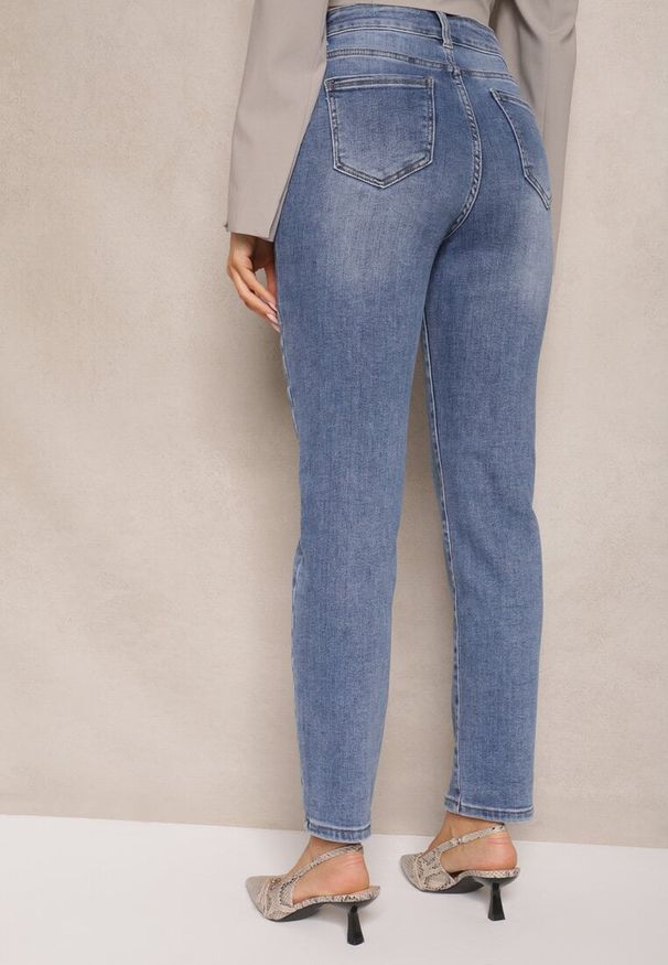 Renee - Niebieskie Jeansy z Bawełną Mom Fit High Waist Larinorti. Okazja: na co dzień. Stan: podwyższony. Kolor: niebieski. Długość: do kostek. Styl: klasyczny, elegancki, casual