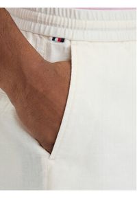 TOMMY HILFIGER - Tommy Hilfiger Szorty materiałowe Dover MW0MW44358 Biały Regular Fit. Kolor: biały. Materiał: len #5