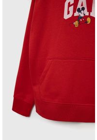 GAP bluza dziecięca x Disney kolor czerwony z kapturem z nadrukiem. Typ kołnierza: kaptur. Kolor: czerwony. Materiał: materiał. Wzór: nadruk, motyw z bajki #2