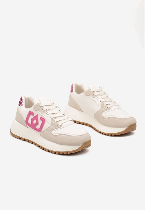 Renee - Beżowo-Różowe Sneakersy na Niskiej Platformie Zdobione Aplikacją Alimrela. Okazja: na co dzień. Nosek buta: okrągły. Kolor: beżowy. Materiał: jeans. Wzór: aplikacja. Obcas: na platformie