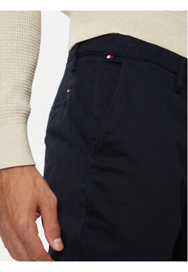 TOMMY HILFIGER - Tommy Hilfiger Chinosy Denton MW0MW37873 Granatowy Slim Fit. Kolor: niebieski. Materiał: bawełna