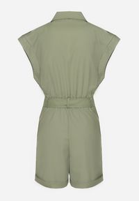 Born2be - Ciemnobeżowy Kombinezon bez Rękawów Zapinany na Guziki z Materiałowym Paskiem Tiamarlia. Okazja: na co dzień. Kolor: beżowy. Materiał: materiał. Długość rękawa: bez rękawów. Styl: casual, klasyczny #7