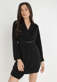 Born2be - Czarna Sukienka Tryphala. Typ kołnierza: dekolt w kształcie V. Kolor: czarny. Materiał: tkanina. Długość rękawa: długi rękaw. Wzór: aplikacja, gładki, jednolity. Typ sukienki: kopertowe. Styl: klasyczny. Długość: mini #5