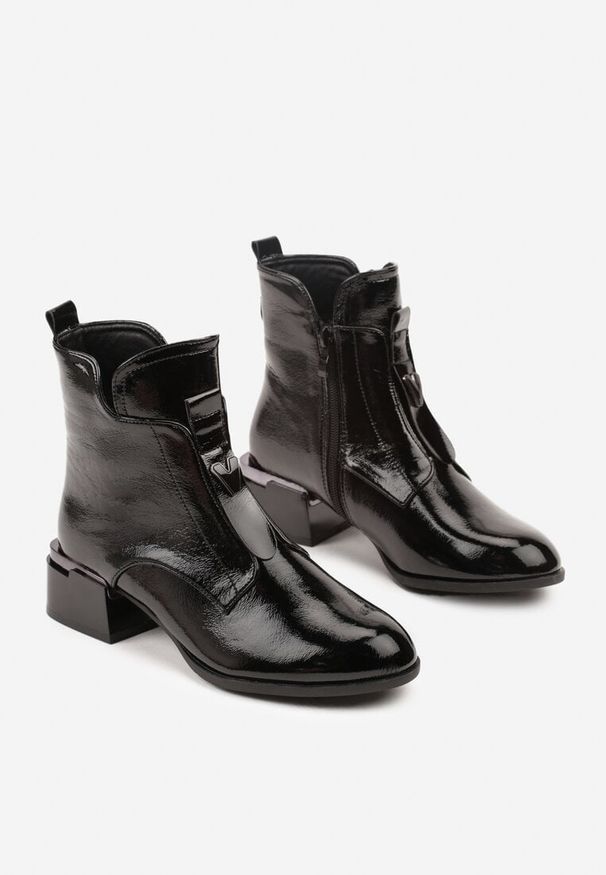 Renee - Czarne Lakierowane Botki Vices na Słupku z Efektem Cracked Nuneffa. Kolor: czarny. Materiał: lakier. Obcas: na słupku