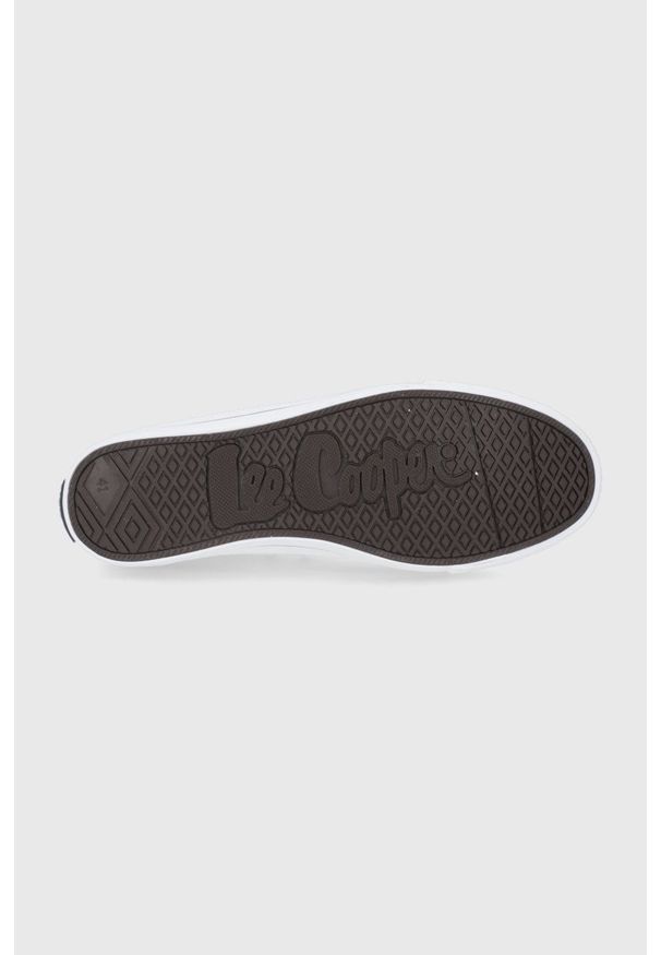 Lee Cooper tenisówki męskie kolor biały. Nosek buta: okrągły. Zapięcie: sznurówki. Kolor: biały. Materiał: guma