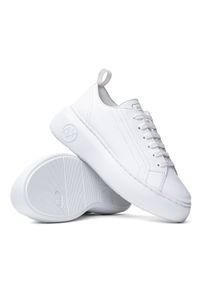 Sneakersy damskie białe Armani Exchange XDX043 XCC64 00152. Kolor: biały