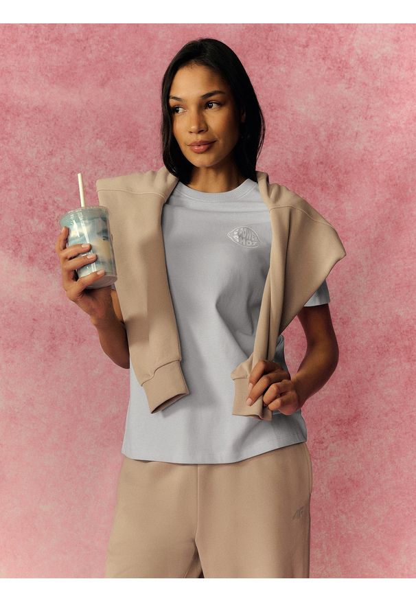 4f - 4F T-shirt relaxed z nadrukiem damski - niebieski XS. Okazja: na co dzień. Kolor: niebieski. Materiał: materiał, bawełna, skóra, dzianina. Wzór: nadruk. Styl: casual