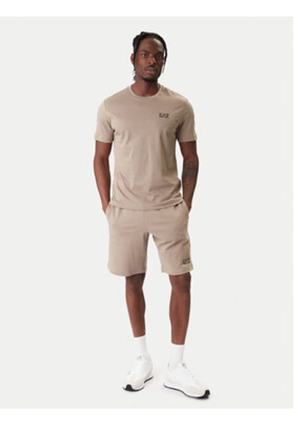 EA7 Emporio Armani Szorty sportowe 8NPS65 PJVRZ U6167 Beżowy Regular Fit. Kolor: beżowy. Materiał: bawełna. Styl: sportowy