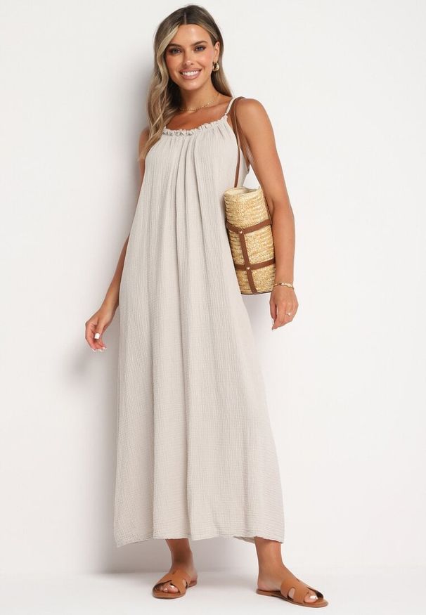 Born2be - Beżowa Muślinowa Bawełniana Sukienka na Cienkich Regulowanych Ramiączkach z Wiązaniem Natalbea. Okazja: na co dzień. Kolor: beżowy. Materiał: bawełna. Długość rękawa: na ramiączkach. Sezon: lato. Typ sukienki: proste. Styl: wizytowy, casual, boho