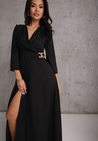 Renee - Czarna Elegancka Sukienka o Kopertowym Kroju Zdobiona Aplikacją w Talii Zilendra. Kolor: czarny. Wzór: aplikacja. Typ sukienki: kopertowe. Styl: elegancki #1