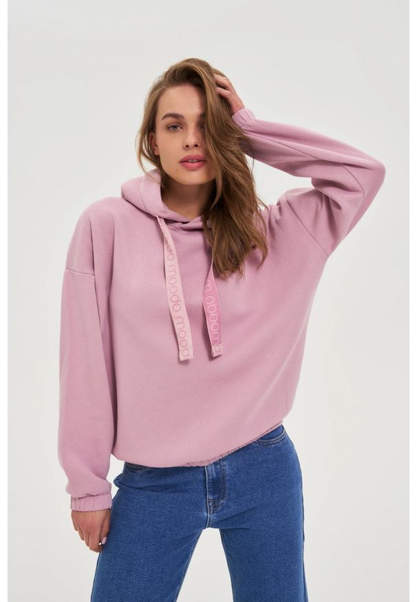 MOODO - Bluza z kapturem różowa. Typ kołnierza: kaptur. Kolor: różowy. Materiał: poliester, bawełna