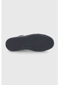 Guess buty kolor czarny. Nosek buta: okrągły. Zapięcie: sznurówki. Kolor: czarny. Materiał: guma