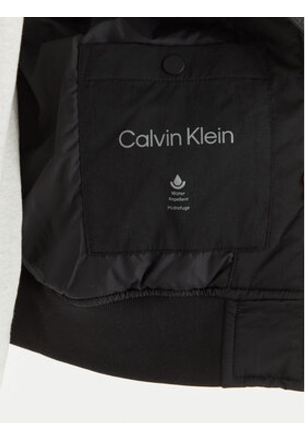 Calvin Klein Jeans Kurtka bomber Essential LV047F505G Czarny Regular Fit. Kolor: czarny. Materiał: syntetyk