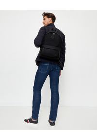 MONCLER - Czarny plecak z logo. Kolor: czarny. Materiał: guma, materiał. Wzór: aplikacja. Styl: klasyczny, casual #4